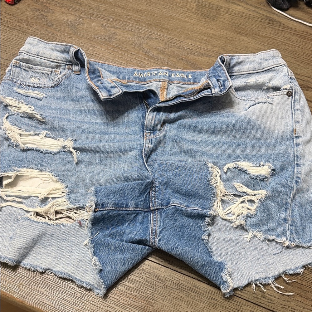 American Eagle Mom Short Distressed Light Wash Denim Shorts - Light Blue